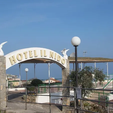 Отель Il Nido 3*